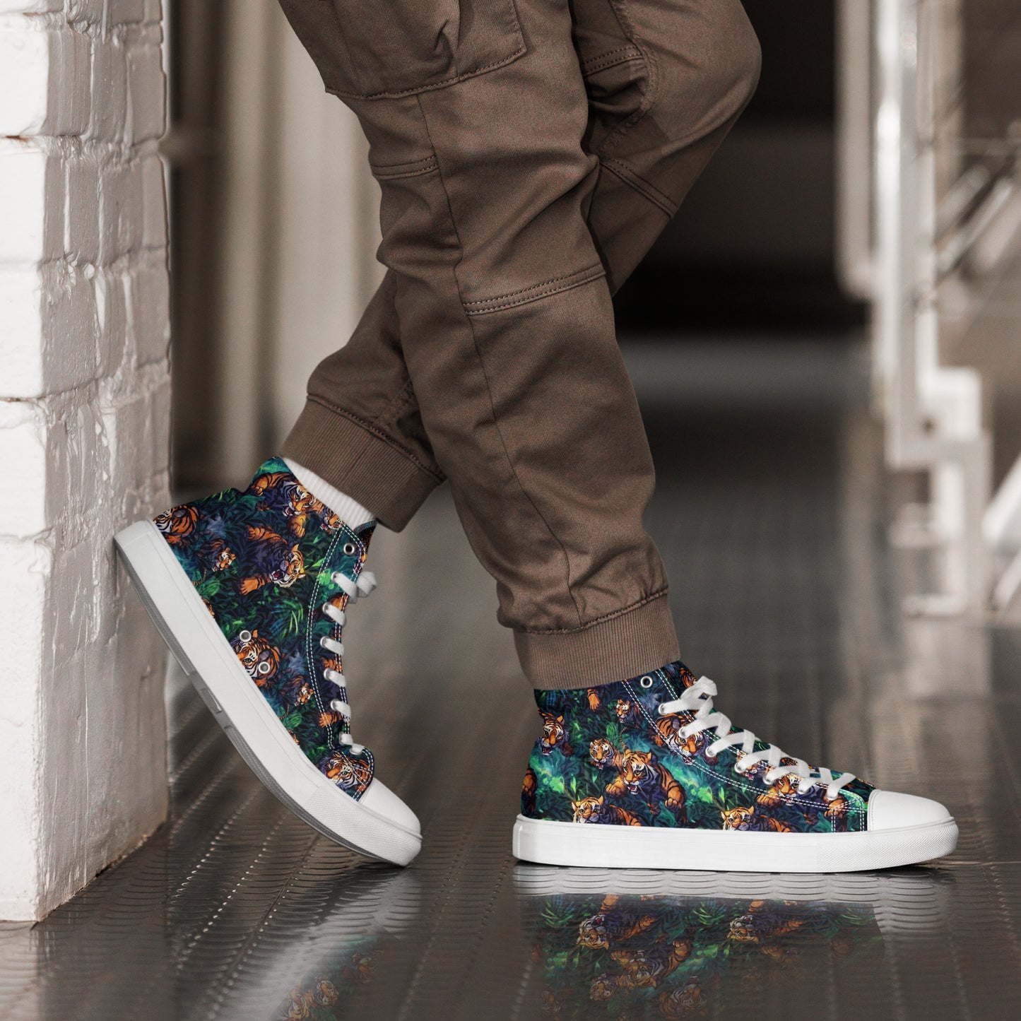 Men’s high top canvas shoes